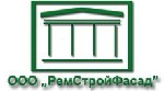 Перекрашенный фасад Михайловского замка освобождают от лесов (Санкт-Петербург).